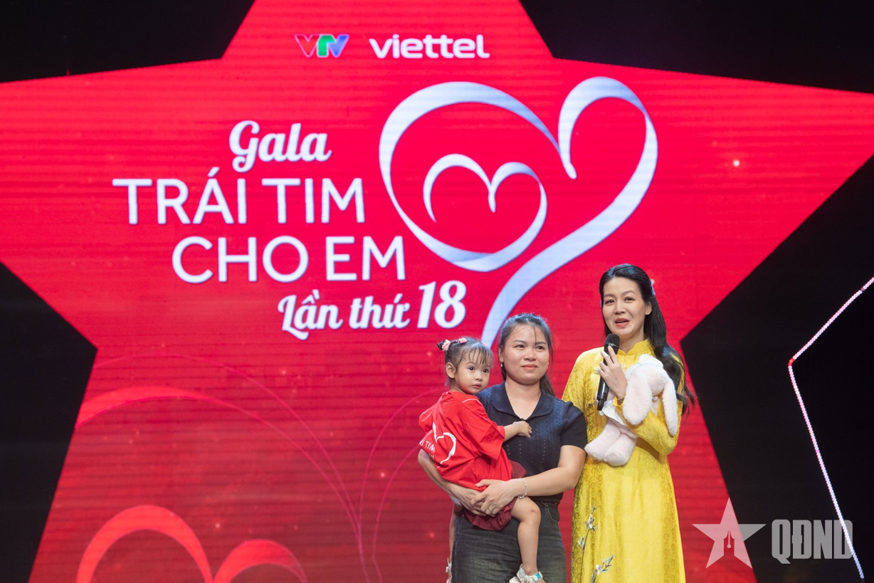Viettel cùng “Trái tim cho em” viết tiếp 18 năm hành trình hồi sinh những trái tim nhỏ